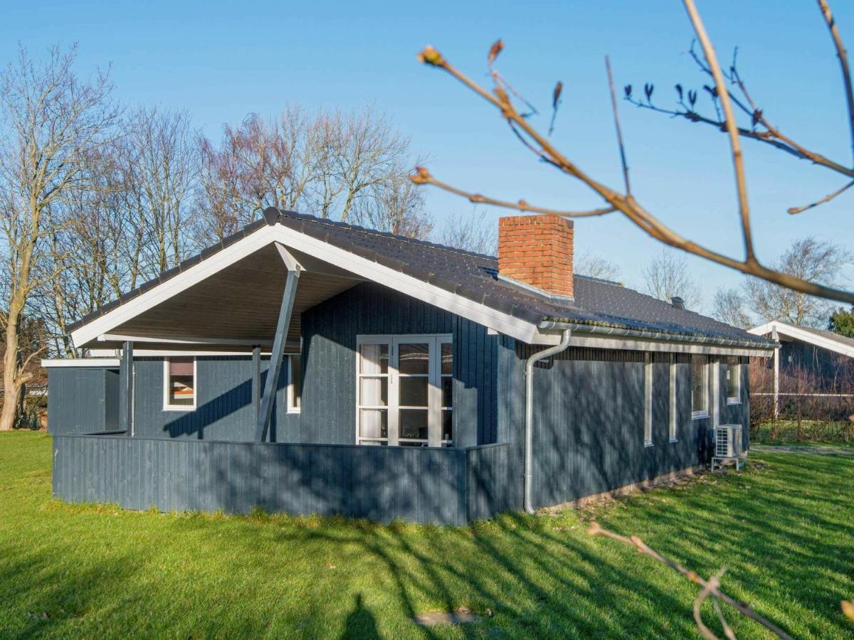 8 Person Holiday Home In B Rkop Egeskov  Экстерьер фото