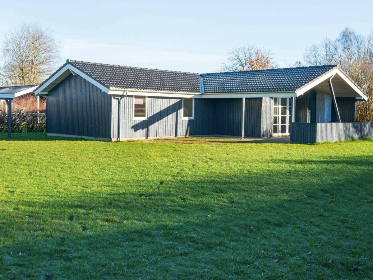 8 Person Holiday Home In B Rkop Egeskov  Экстерьер фото